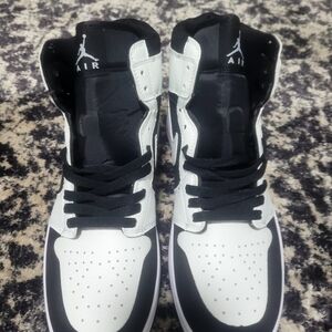 Men's Black and White Sneakers
